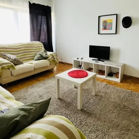A Lovely 2 Bedroom Near Sintra Apartament